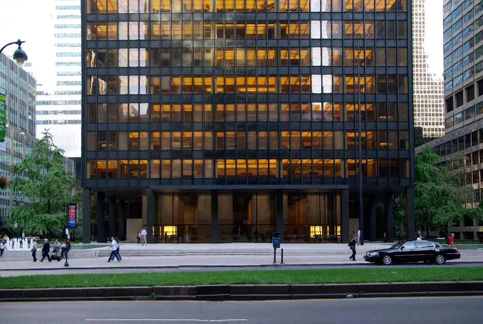 Das Seagram Building in New York von Mies van der Rohe und Philip Johnson (1958).