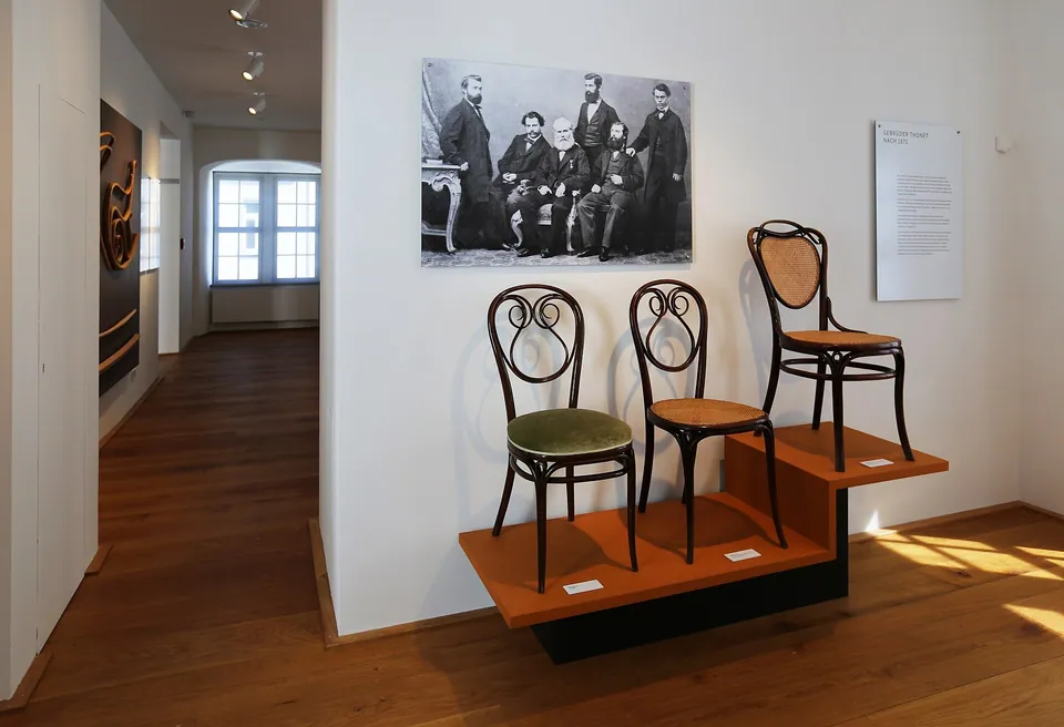 Frühe Sitzmöbel der Firma Thonet im Museum Boppard, der Heimatstadt Michael Thonets.