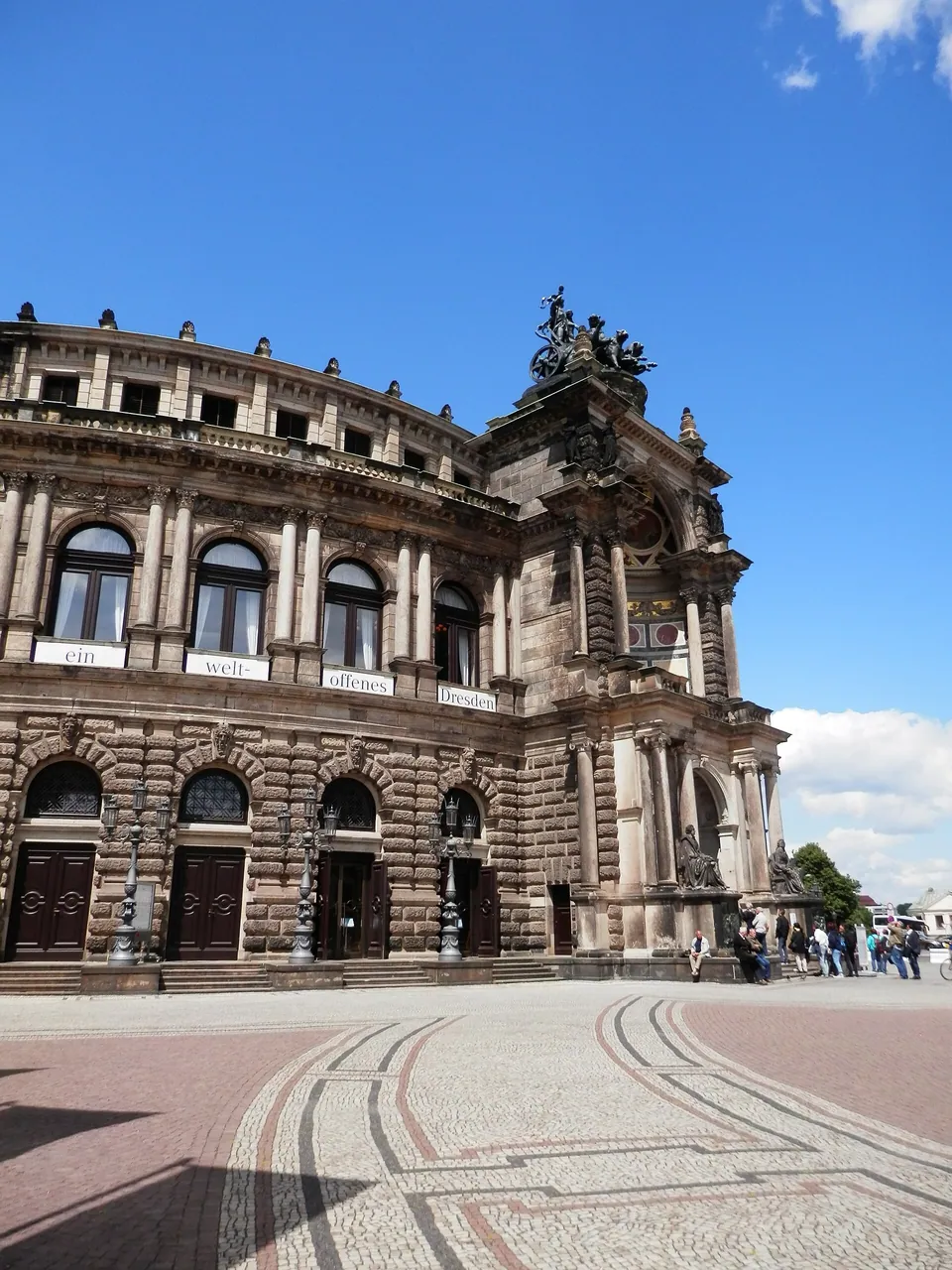 Die Semperoper in Dresden, Neorenaissance-Bau von Gottfried Semper (Wiederaufbau des Baus von 1878).