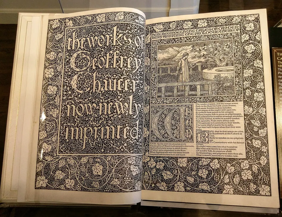 Doppelseite aus dem Kelmscott Chaucer (1896), gestaltet von William Morris mit Illustration von Edward Burne-Jones.