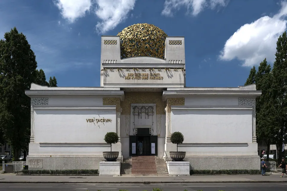 Das Ausstellungshaus der Wiener Secession von Joseph Maria Olbrich (1897/98).