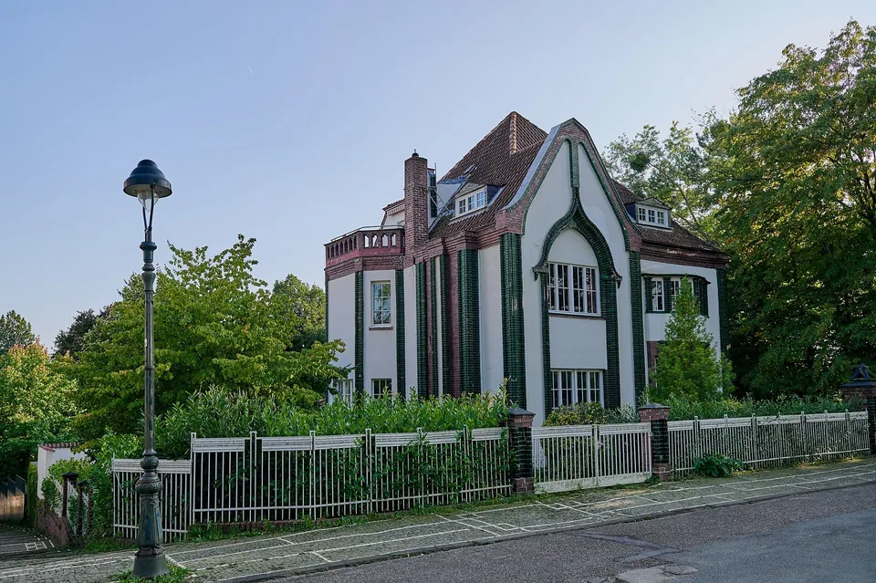 Das Haus Behrens auf der Mathildenhöhe in Darmstadt, von Peter Behrens 1901 für sich selbst entworfen.